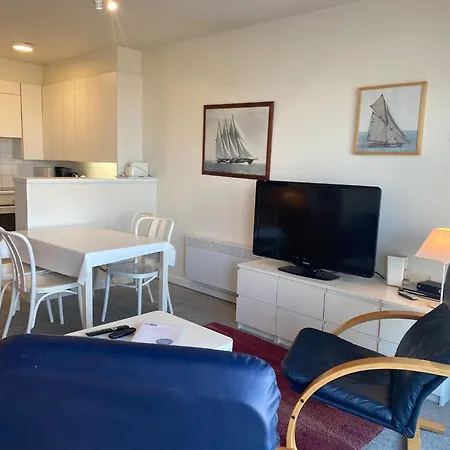 In With Stunning Sea Views דירה