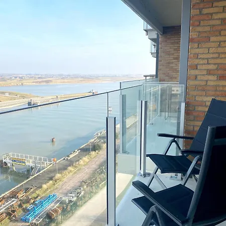 In With Stunning Sea Views شقة *